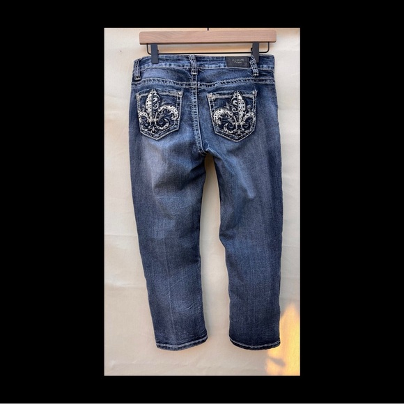 Straight Leg Women’s Jeans in Washed Blue - Picture 2 of 2